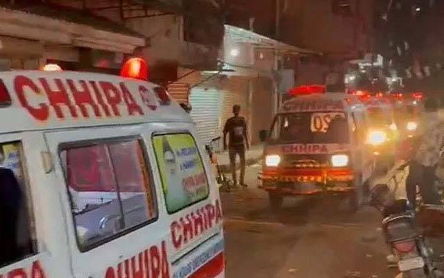 کراچی میں ایک فلیٹ سے 3 لاشیں برآمد؛ قتل کا مقدمہ درج 