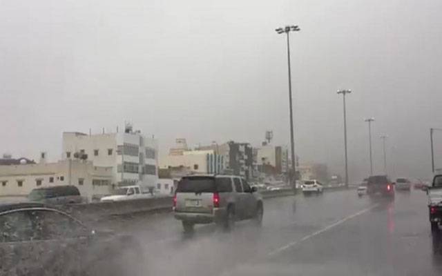  سعودی عرب میں طوفانی بارش، تیز ہواؤں سے تباہی، تعلیمی سرگرمیاں معطل