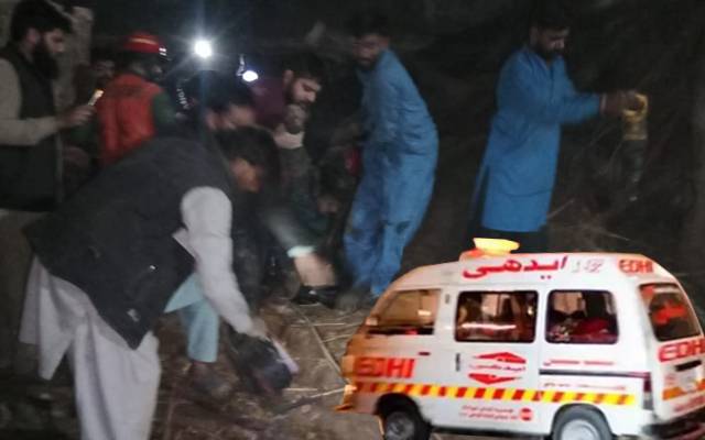 لاہور: گھر کی چھت گرنے سے 3 افراد جاں بحق، 2 ملبے تلے دب کر زخمی