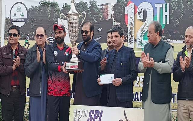 سندر پریمیئر لیگ کرکٹ ٹورنامنٹ ،کھیل ہمیں جیت اور ہار دونوں کو وقار کے ساتھ قبول کرنا سکھاتا ہے;چیئرمین پیڈمک جاوید اقبال