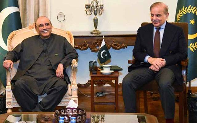 صدرِ مملکت اور وزیراعظم کا ریورس کار ڈرائیونگ کا عالمی ریکارڈ توڑنے پر سلطان گولڈن کو خراجِ تحسین
