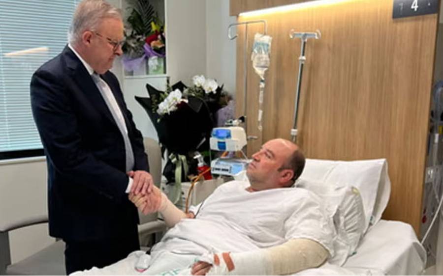 Bondi beach, Australian Hero, Ahmad Alahmad, anthony albanese