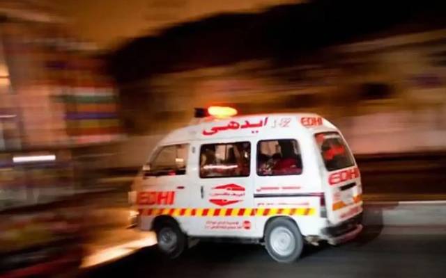  ڈیفنس میں دو تیز رفتار گاڑیوں نے بائیک سواروں کو کچل دیا