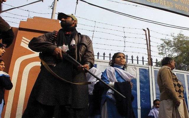 سرکاری اسکولوں میں تعینات گارڈز کے کنٹریکٹ سے متعلق اہم فیصلہ