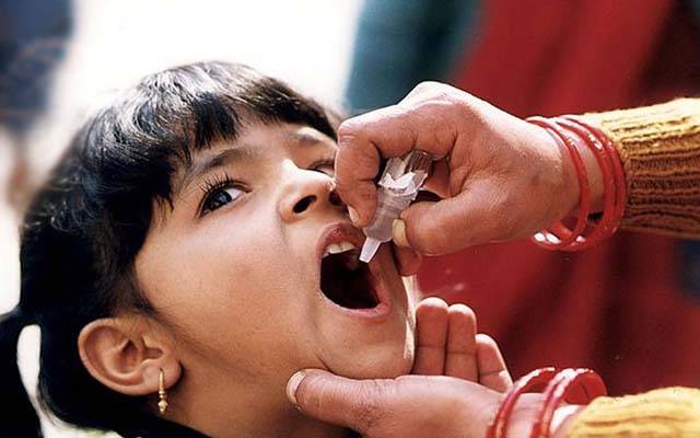 پولیو مہم کا تیسرا روز؛ مجموعی طور پر 12 لاکھ 94 ہزار سے زائد بچوں کو قطرے پلائے گئے 