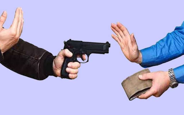 نشترکالونی،پولیس یونیفارم میں ملبوس ملزمان نےبیوپاری کولوٹ لیا