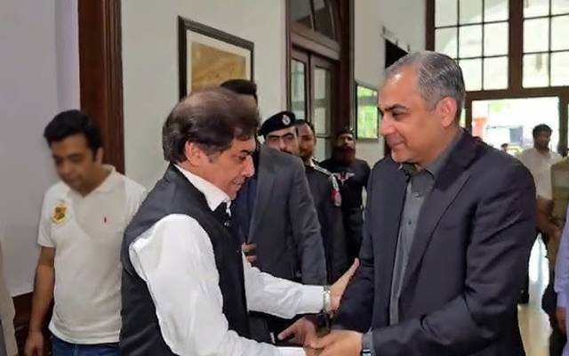 محسن نقوی کی وزارتِ ریلوے آمد،حنیف عباسی نے استقبال کیا