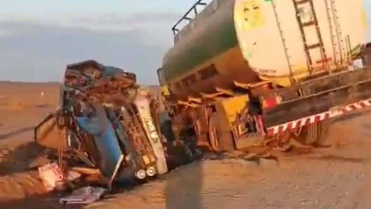 تفتان: آئل ٹینکر اور گاڑی کی ٹکر، 9 افراد ہلاک، 10 زخمی  