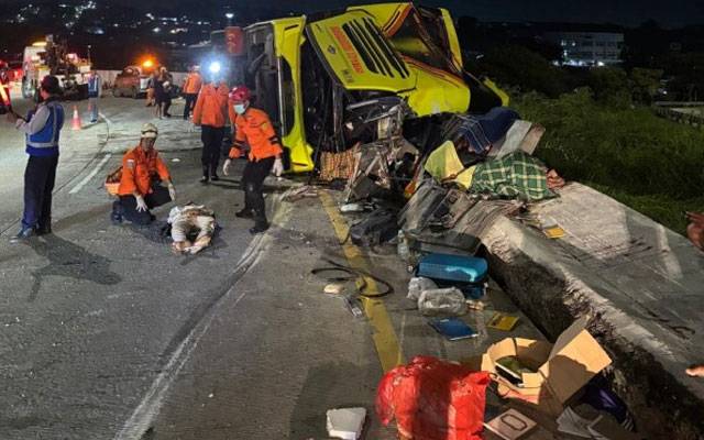 انڈونیشیا میں مسافر بس حادثہ، 16 افراد جاں بحق،19 زخمی 