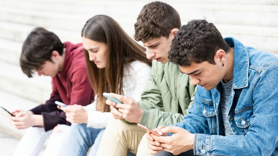Social Media age limit, City42, Australian law, Swiss Home Minister 