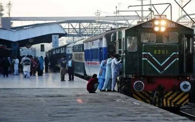 پاکستان ریلویز کی آمدن میں اضافہ ؛ سال 2025 کی آمدن کی تفصیلات سامنے آگئیں 