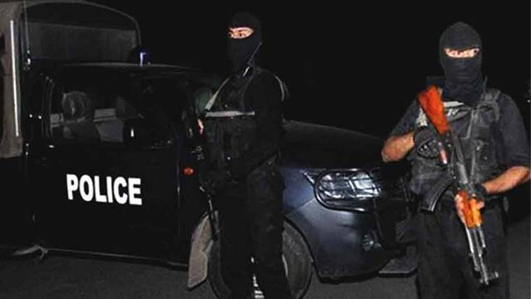  سی سی ڈی سے مبینہ مقابلہ، زیر حراست ملزم ساتھیوں کی فائرنگ سے ہلاک  