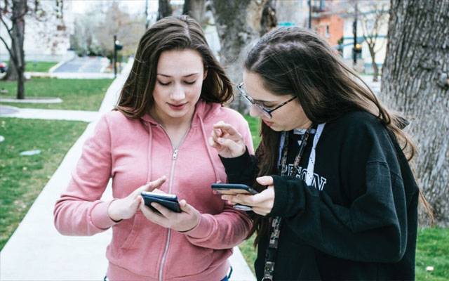 بہوؤں اور بیٹیوں کے فون استعمال پر پابندی عائد