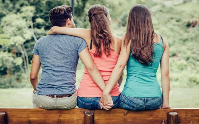اندھی محبت۔چھوٹی بہن بڑی کے خاوند کے لے اڑی،ٹی وی شو میں بدمزگی