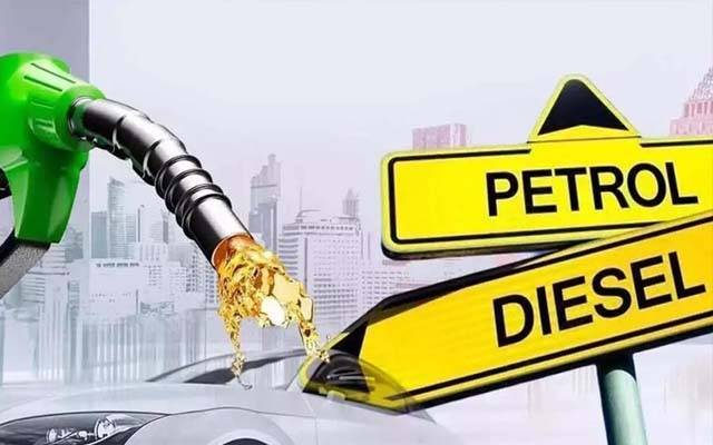  نئے سال کا بڑا تحفہ؛ پیٹرولیم مصنوعات کی قیمتوں میں بڑی کمی 