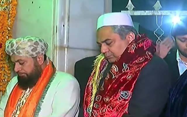 نیا سال ؛ وفاقی وزیر داخلہ محسن نقوی کی داتا دربار حاضری 
