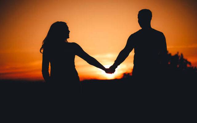 سچی محبت کرتے ہو تو ’’مر کر دکھاؤ‘‘لڑکی کے کہنے پر لڑکے نے بڑا قدم اٹھا لیا؟
