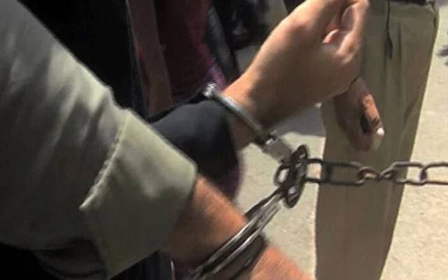 لاہور: فیکٹری ورکرز خواتین سے لوٹ مار کرنے والا 2 رکنی گروپ گرفتار