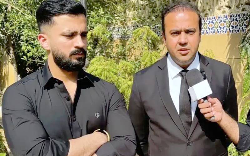 لائسنس معطلی کیس: رجب بٹ کے وکیل کی درخواست ہائیکورٹ میں سماعت کے لیے مقرر