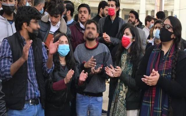 سی ایم ہاؤس کےباہرپنجاب کےپی ایم ایس امیدواروں کااحتجاج