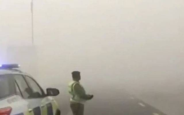  شدید دھند کے باعث پروازیں متاثر، موٹرویز کئی مقامات پر ٹریفک کیلئے بند  