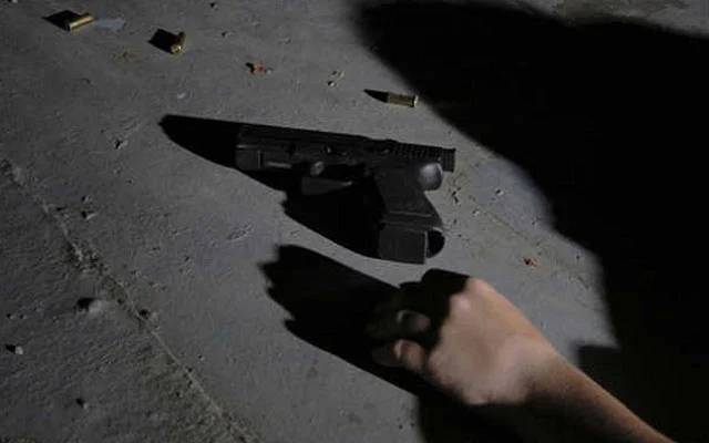کراچی بفرزون میں گھر کے اندر پولیس مقابلہ، 3 ڈاکو ہلاک، ایک گرفتار 