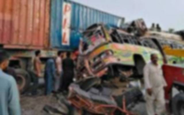  نوابشاہ؛ مویشیوں سے بھرا ٹرالر اُلٹ گیا، 300 بکریاں ہلاک