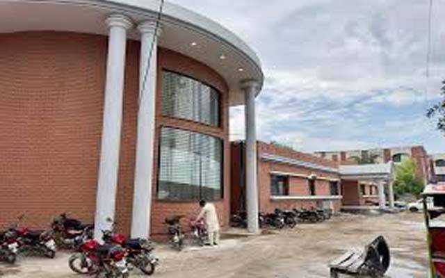 بد انتظامی کی شکایات پرگوجرانوالہ ٹیچنگ ہسپتال  کے ایم ایس  عہدہ سے فارغ