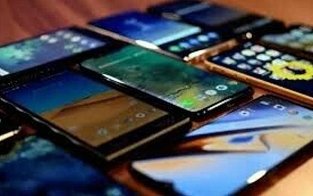 2026 میں سمارٹ فونز سستے ہونے کا امکان؟ پی ٹی اے کا اہم بیان 