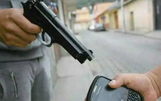 موبائل فون ڈکیتوں کو نہ دینے پر نوجوان گھر کی دہلیز پر قتل