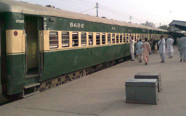 ملک کے مختلف علاقوں میں دھند کے باعث ٹرین آپریشن متاثر