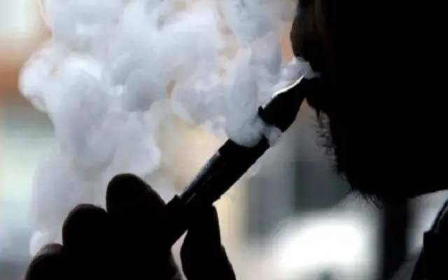 ​نوجوانوں کے لیے ویپنگ اور ای سگریٹ ممنوع؛خلاف ورزی پر سزائیں 