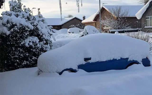 برطانیہ میں شدید سردی ؛ تعلیمی ادارے بند ،بچے گھروں میں قید