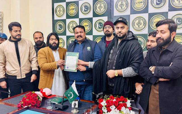 این اے 129: سیاسی کارکنوں کا پاکستان مسلم لیگ ق میں شمولیت کا اعلان