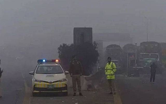 شدید دھند، موٹروے ایم-3، 5 اور 11 ہر قسم کی ٹریفک کیلئے بند