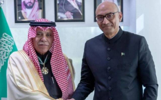 سعودی عرب کے وزیر تجارت ماجد القصبی کو ’’ہلال پاکستان‘‘ سے نواز دیا گیا