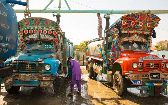 کراچی: ٹینکرز اور ہائیڈرنٹس کے ذریعے پانی کی فراہمی ختم کرنے کا فیصلہ