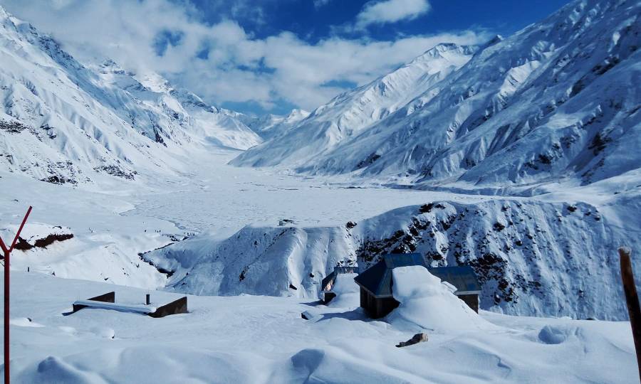 برف سے جمی جھیل کی سیر کو آنیوالے سیاح برف ٹوٹنے سے ڈوب گئے