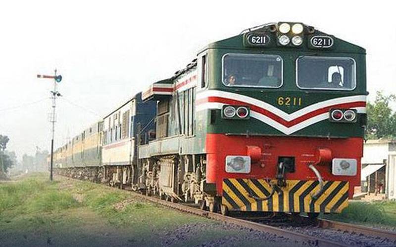 لاہور جانے والی ٹرین کی بوگی میں آگ لگ گئی  