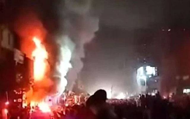 کراچی: گل پلازہ میں لگنے والی آگ پر تاحال قابو نہیں پایا جا سکا، 5 افراد جاں بحق، 20 زخمی