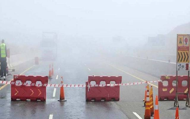 دھند کے باعث موٹرویز بند، مختلف علاقوں میں حدِ نگاہ انتہائی کم