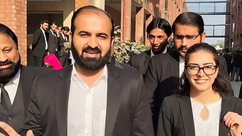 ایمان مزاری، ہادی علی کیخلاف ایف آئی آر لیک کرنے کا الزام، ضلعی کچہری لیگل برانچ کو تالا لگادیاگیا