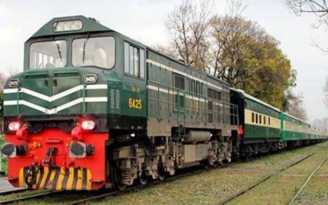 چلتی ریل گاڑی کی زد میں آ کر 65سالہ شخص جاں بحق