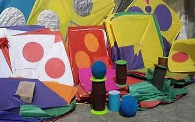 لاہور: پتنگوں اور ڈور کی بڑی کھیپ پکڑی گئی، 2 ملزمان گرفتار  