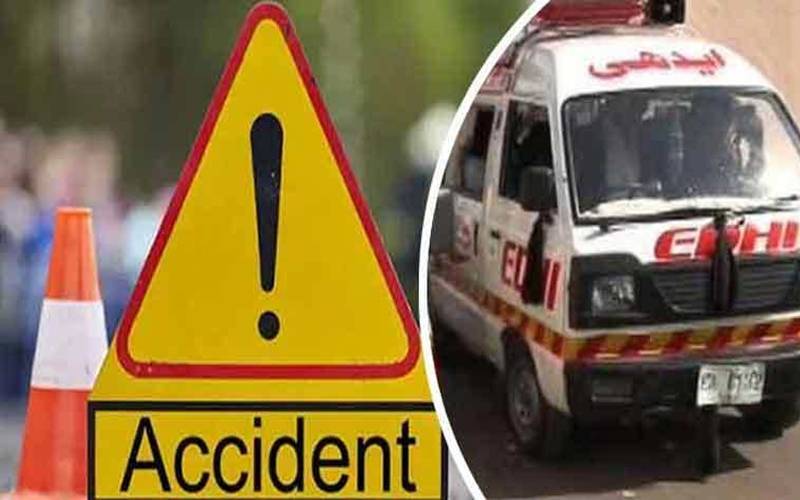 حیدر آباد:ہائی وے پر گاڑی اور ٹرک میں خوفناک تصادم ،بچوں سمیت 8 افراد جاں بحق  