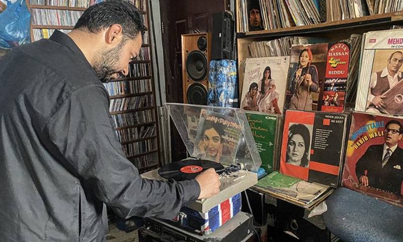 بسنت کے دنوں میں غیر اخلاقی بول، اشعار اور دھنوں والے 132 پنجابی گانوں پر پابندی لگ گئی