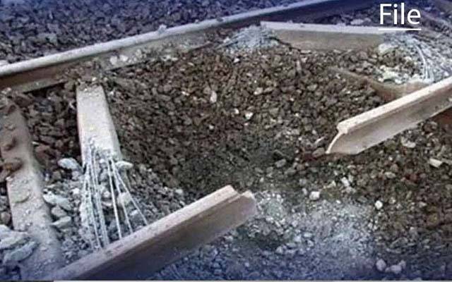 ریلوے ٹریک پر دھماکہ، جعفر ایکسپریس کی دو بوگیاں پٹری سے اتر گئیں