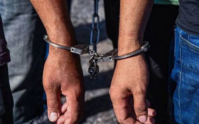 لاہور؛ سٹریٹ کرائم میں ملوث 2 گروہوں کے 4 ملزم گرفتار 