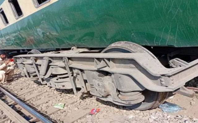 ہزارہ ایکسپریس کی 2بوگیاں پٹڑی سے اتر گئیں