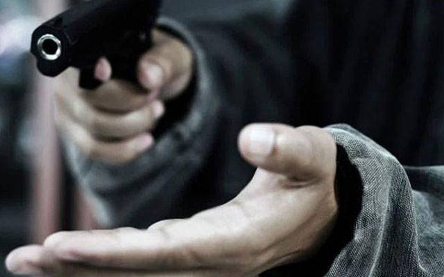 لاہور میں دن دیہاڑے کروڑوں کی ڈکیتی، مزاحمت کرنے پر شہری گولی لگنے سے زخمی 